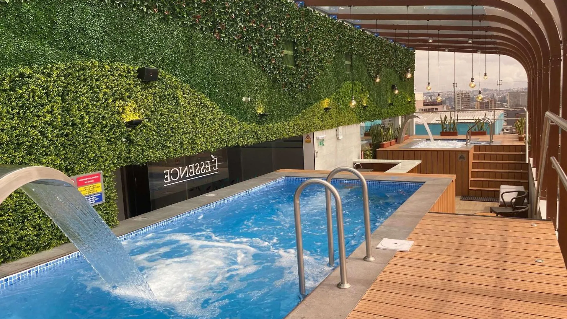 Отель Mercure Alameda Кито