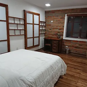Colonial Apartment