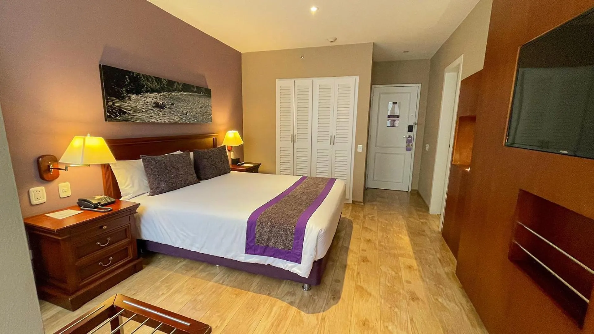 Mercure Alameda Quito 5*,